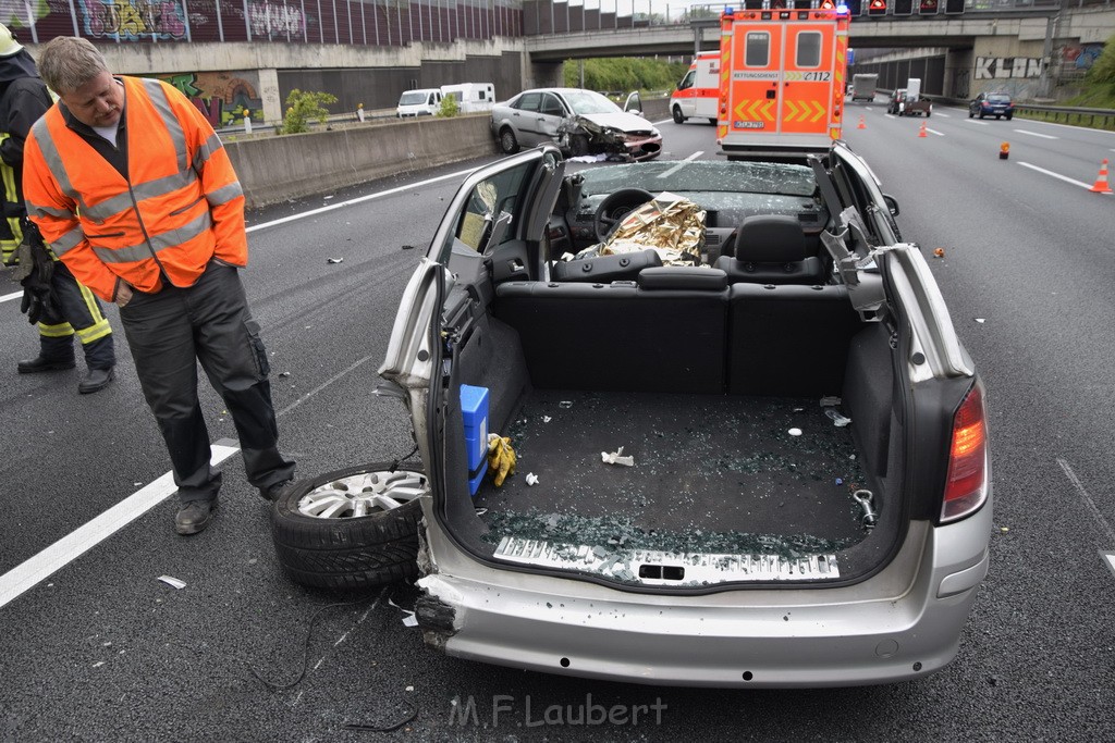 VU Auffahrunfall A 3 Rich Oberhausen kurz vor AS Koeln Dellbrueck P088.JPG - Miklos Laubert